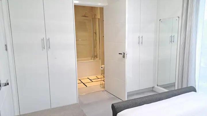 Cozy Double Room With Large En Suite Near Canary Wharf London With Amazing Views In A Shared Apartment エクステリア 写真