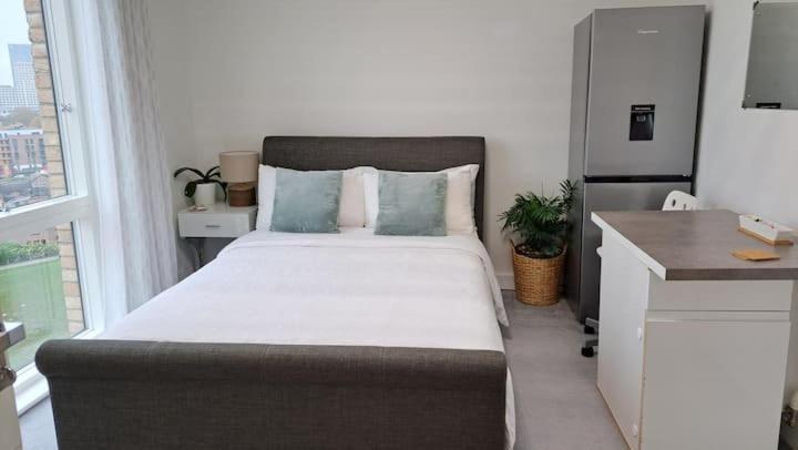 Cozy Double Room With Large En Suite Near Canary Wharf London With Amazing Views In A Shared Apartment エクステリア 写真