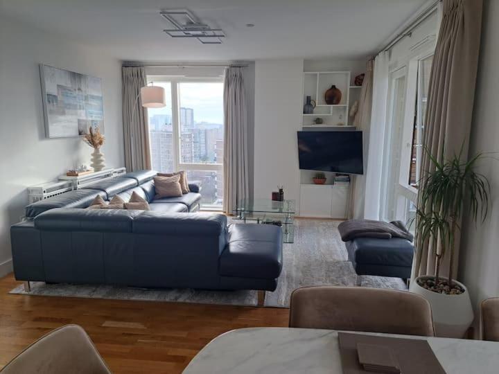 Cozy Double Room With Large En Suite Near Canary Wharf London With Amazing Views In A Shared Apartment エクステリア 写真