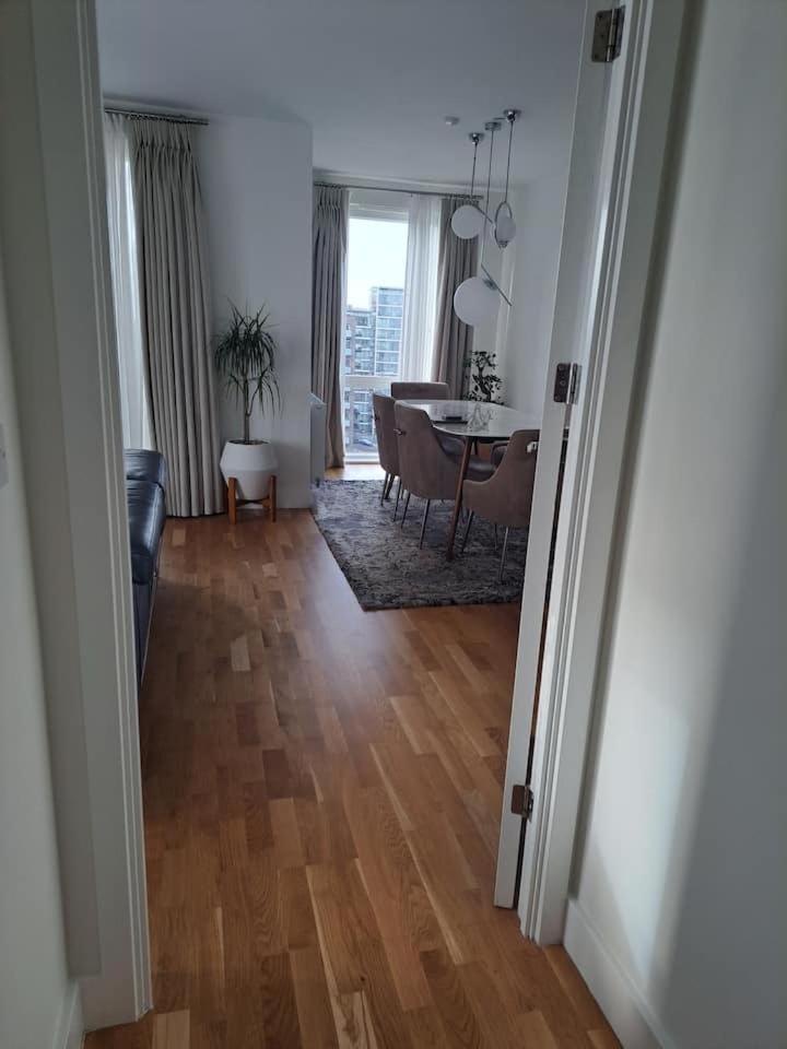 Cozy Double Room With Large En Suite Near Canary Wharf London With Amazing Views In A Shared Apartment エクステリア 写真