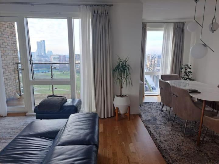 Cozy Double Room With Large En Suite Near Canary Wharf London With Amazing Views In A Shared Apartment エクステリア 写真